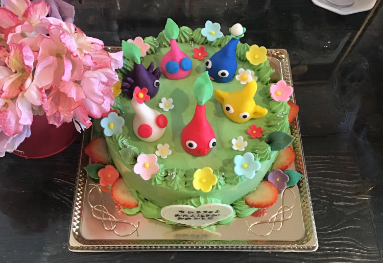 デザインケーキ　チョコ人形　チョコクラフト