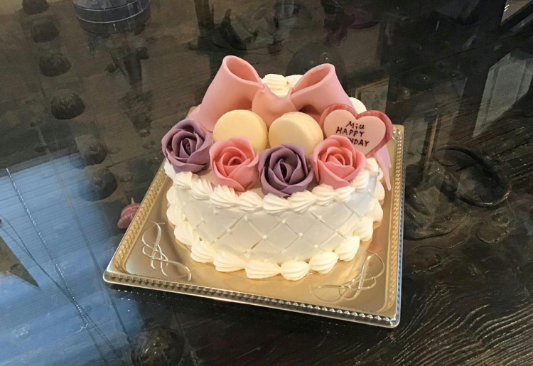デザインケーキ　フラワーケーキ