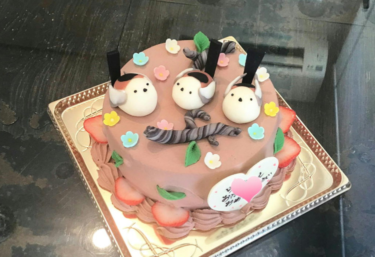 デザインケーキ　チョコ人形　チョコクラフト