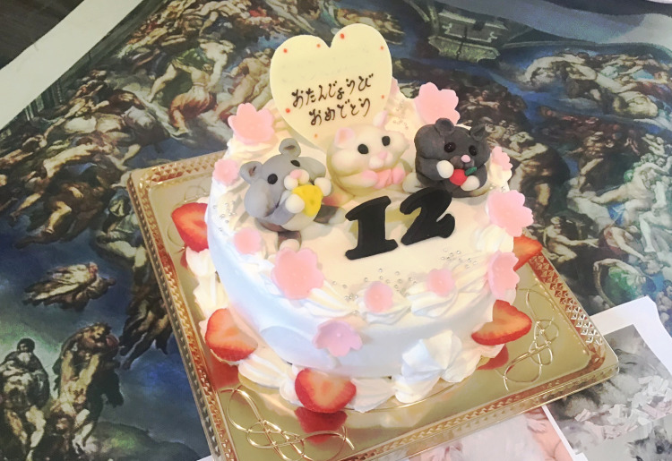 デザインケーキ　チョコ人形　チョコクラフト