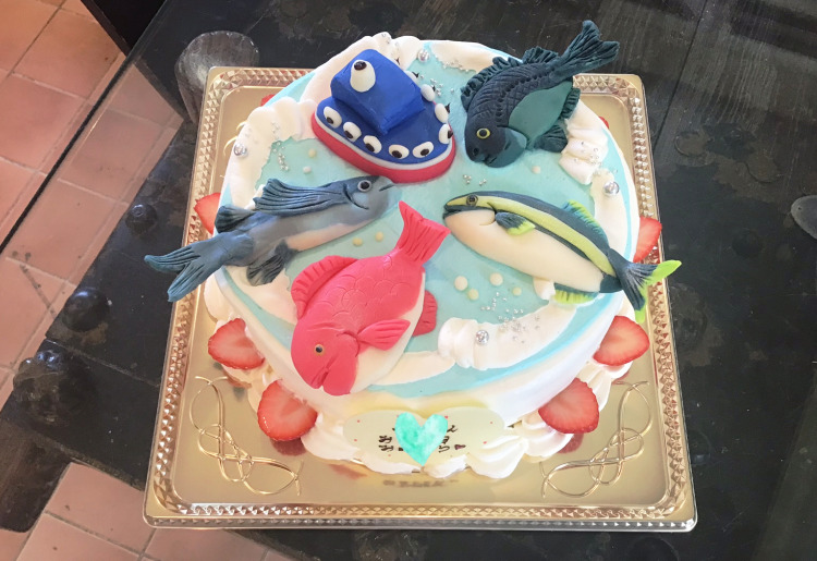 デザインケーキ　チョコ人形　チョコクラフト