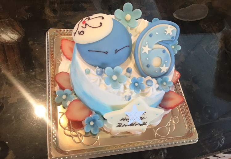 デザインケーキ　チョコ人形　チョコクラフト