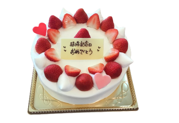 生クリームデコレーション 見本6号（18㎝）　季節により苺の種類と大きさは変わりますが美味しいです (ハートは希望があればつけてます)　国産苺が採れないシーズンは桃サンドになります