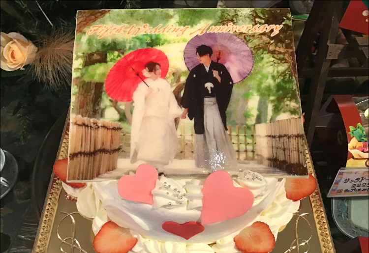 愛のこもった贈り物ケーキ