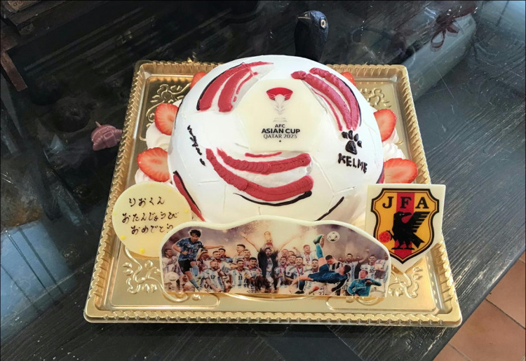 日本代表八咫烏エンブレム入り サッカーボールケーキ