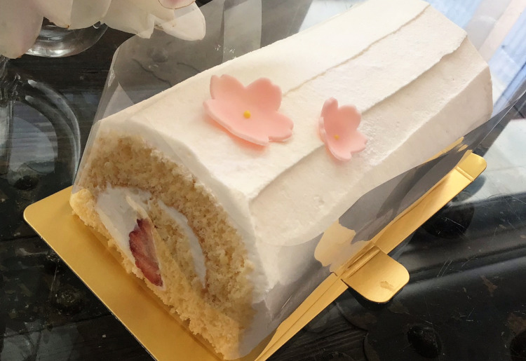 ふわふわ苺ロール