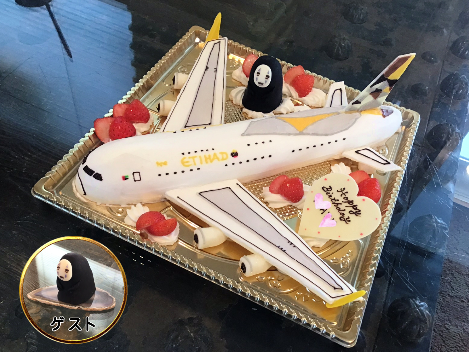 香川県ケーキ　高松市ケーキ　グレースケーキ　３Dケーキ　立体ケーキ　ジェット機ケーキ　飛行機ケーキ　エディハド航空ケーキ　カオナシチョコ人形　お誕生ケーキ　バースデーケーキ　
